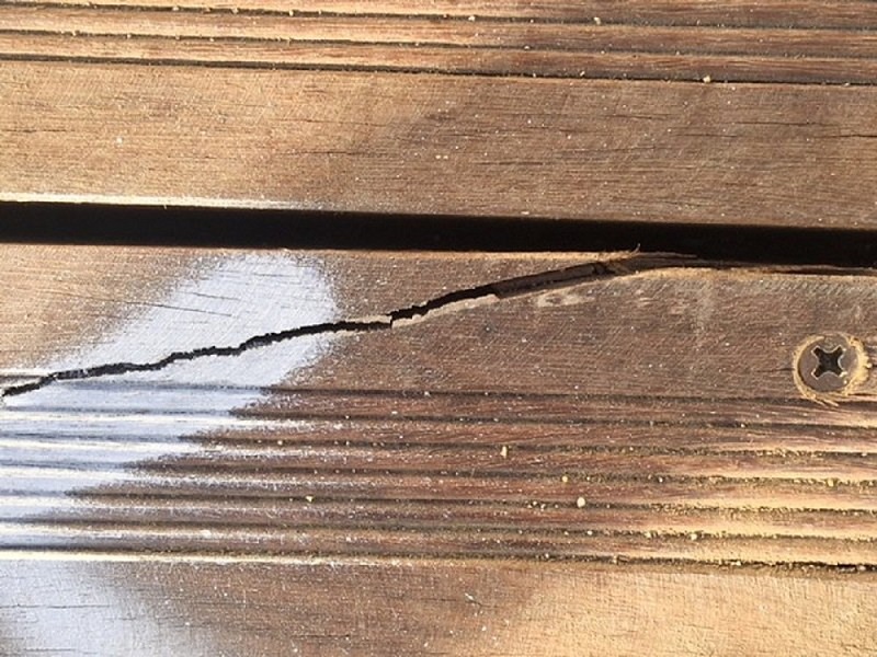 Cửa gỗ bị xệ, bị nứt, bị nở phải làm sao?