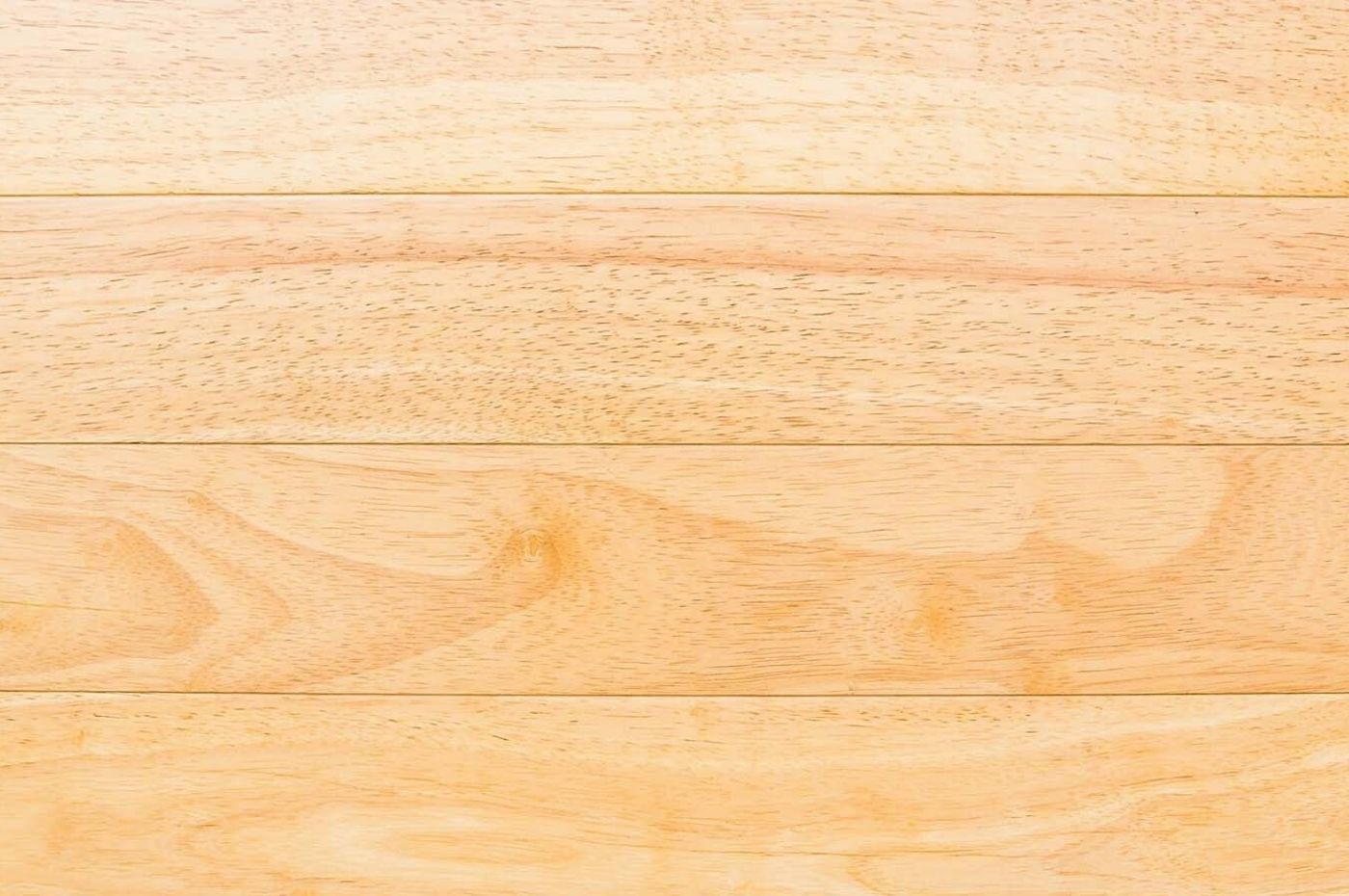 Đặt lên bàn cân sàn gỗ cao su và sàn gỗ thông