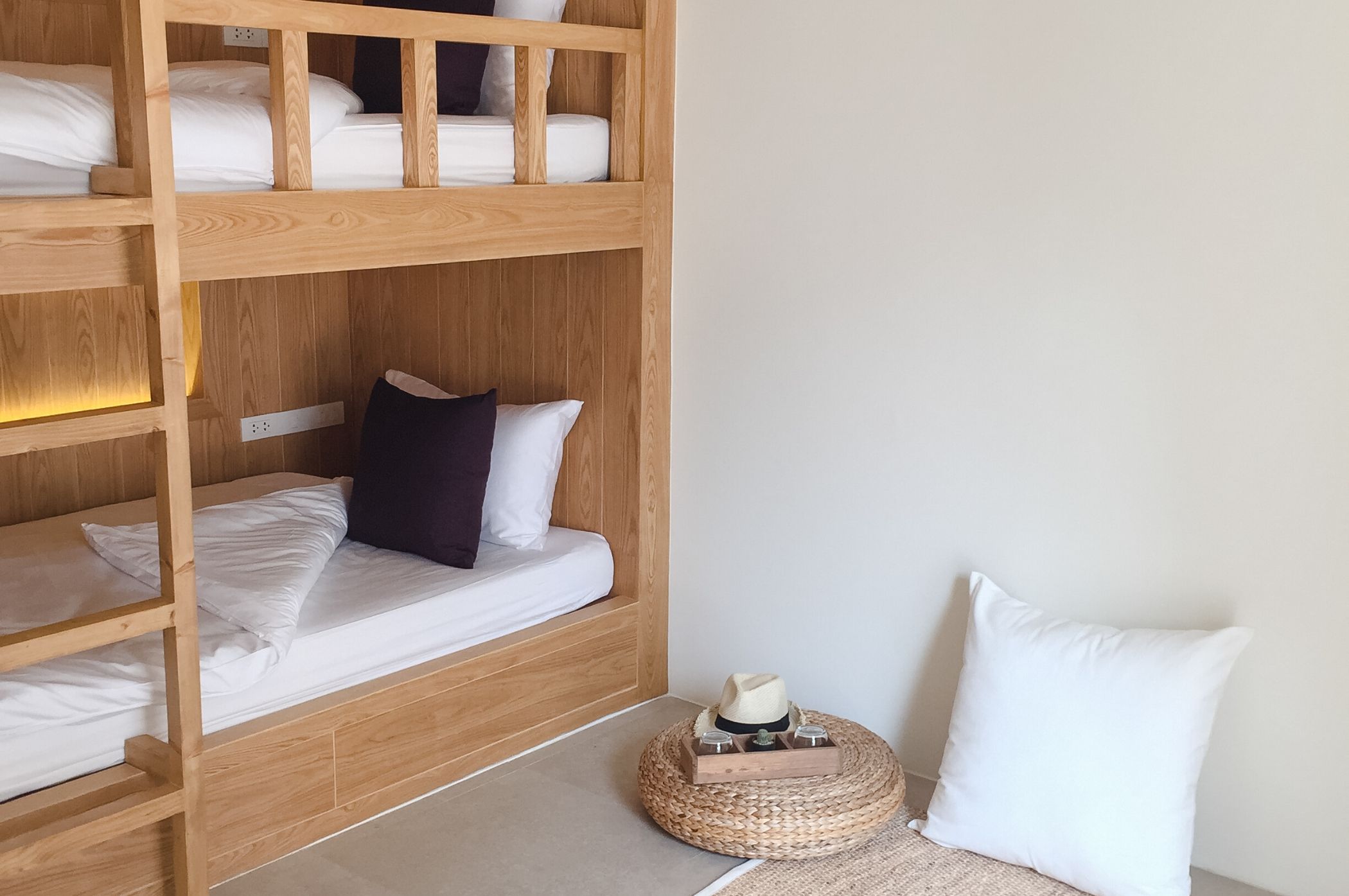 Ngoài giường ngủ trẻ em bằng gỗ 2 tầng, thì vẫn có rất nhiều thiết kế phù hợp cho nhu cầu sử dụng của người lớn.