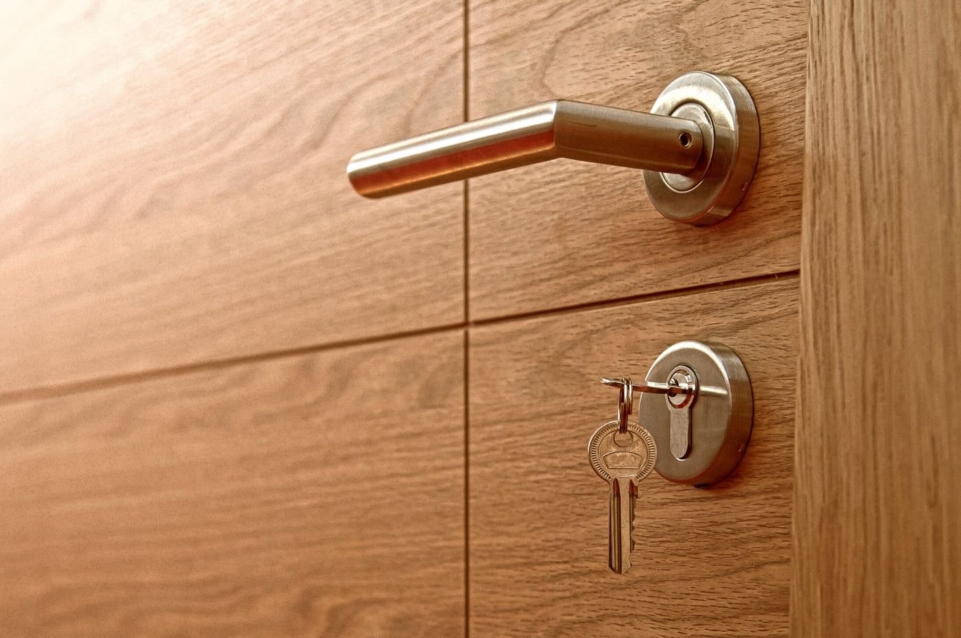 Mua ổ khóa cửa gỗ TPHCM ở đâu? Cách thay ổ khóa cửa gỗ?