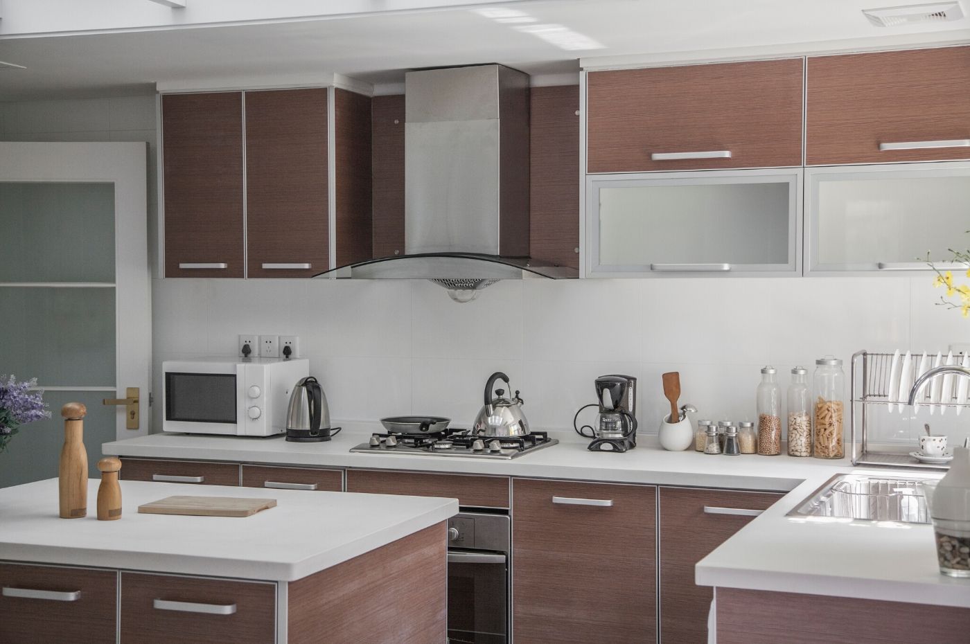 Tủ bếp gỗ công nghiệp MDF, lõi xanh là gì? Tủ bếp gỗ công nghiệp tốt hay không?