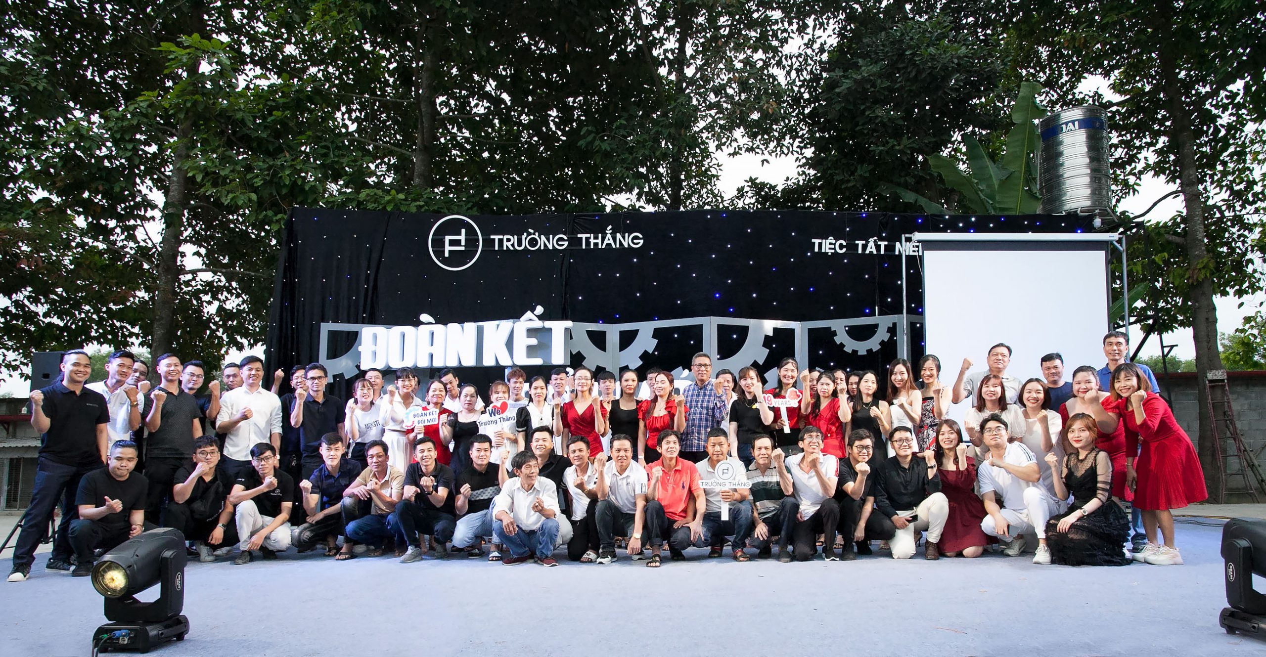 tiec-tat-nien-cuoi-nam-2022-truong-thang