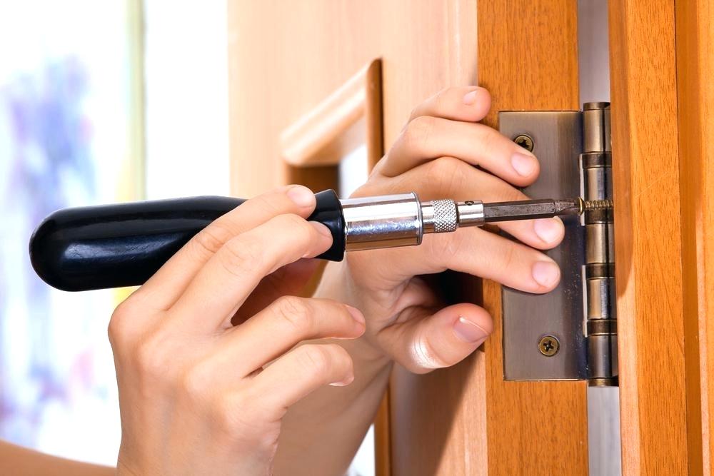 Cửa gỗ bị xệ, bị nứt, bị nở phải làm sao?