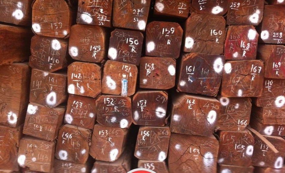 Có nên chọn tủ đầu giường gỗ căm xe