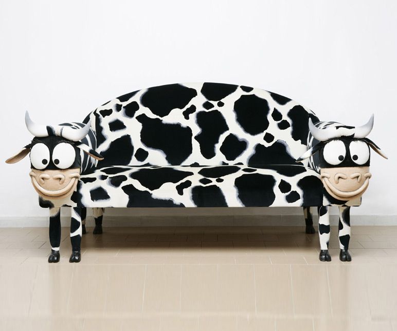 Thiết kế nội thất phòng khách với những chiếc sofa lạ mắt