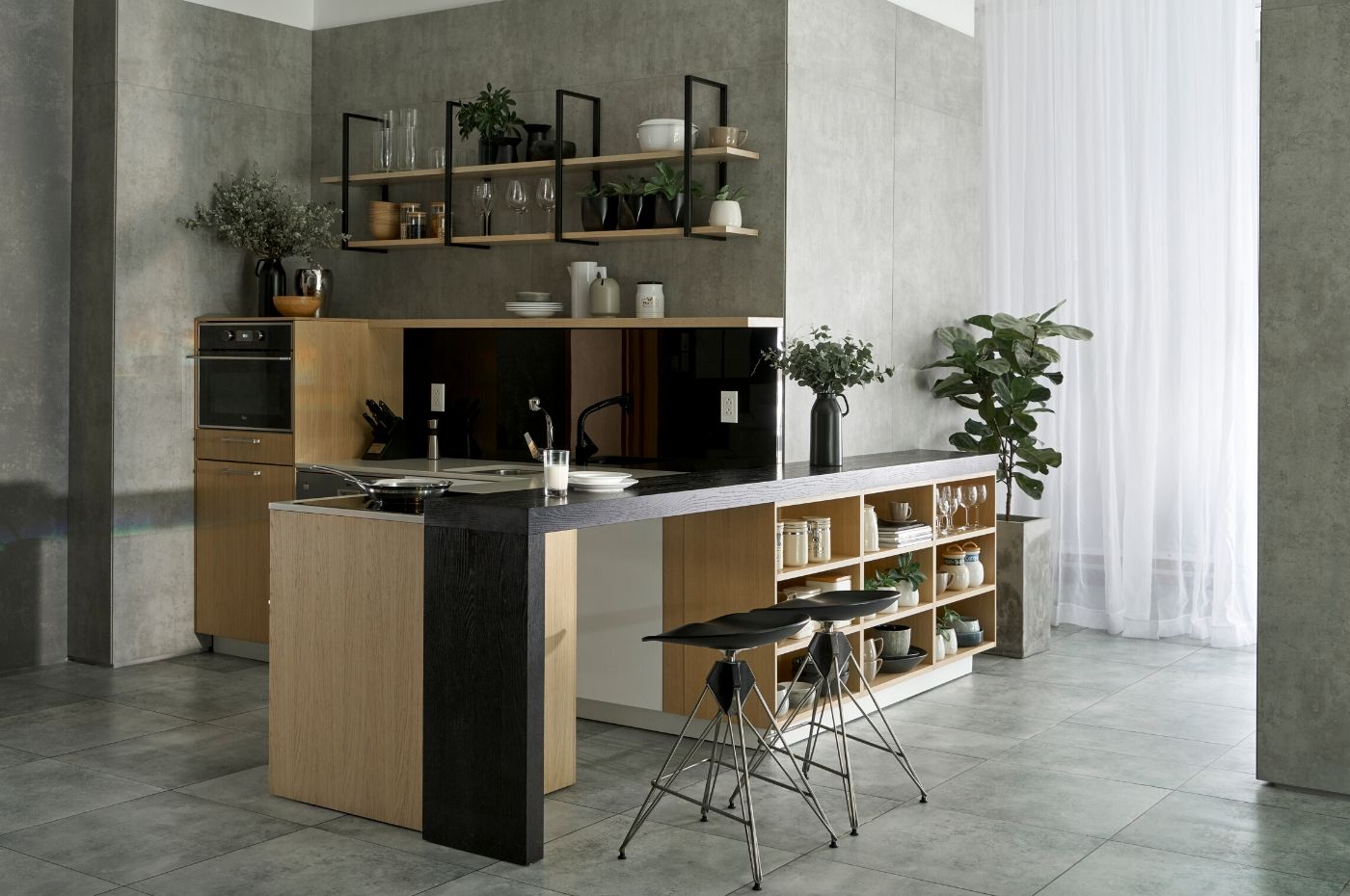 Tủ bếp gỗ dổi vàng đẹp giá bao nhiêu? Có nên lựa chọn tủ bếp bằng gỗ dổi hay không?